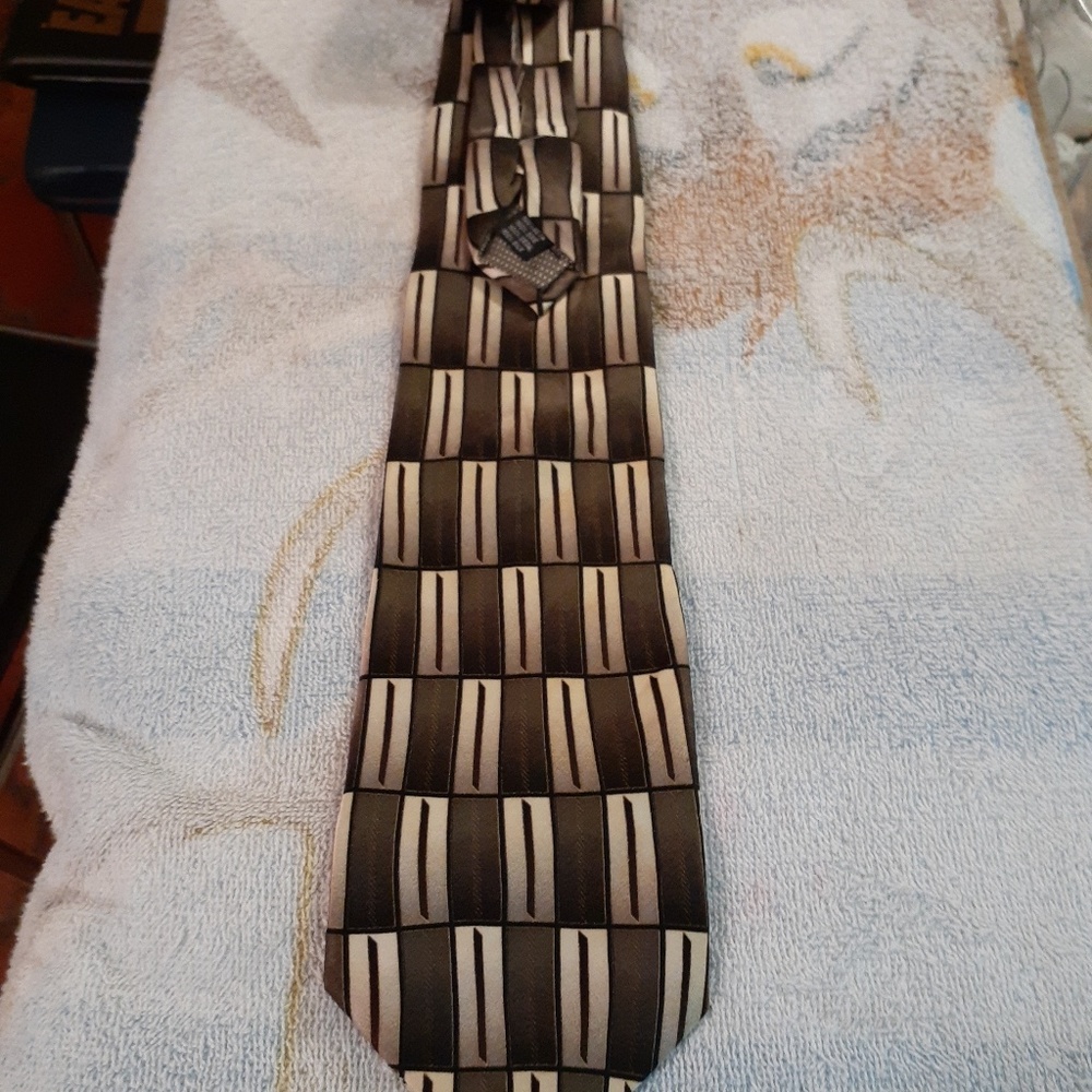 100% Silk Tie